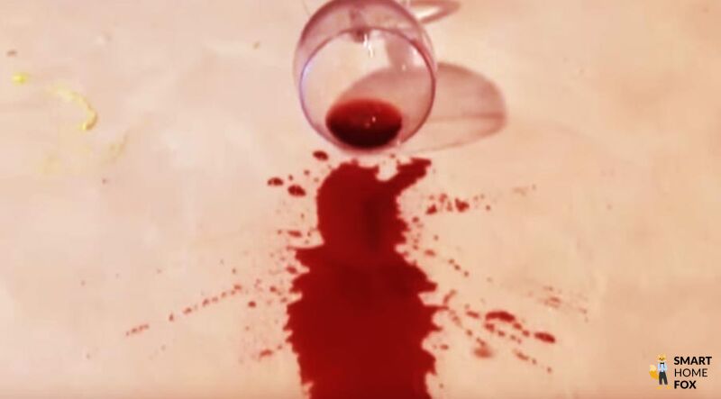 Пятно от красного вина на ковре